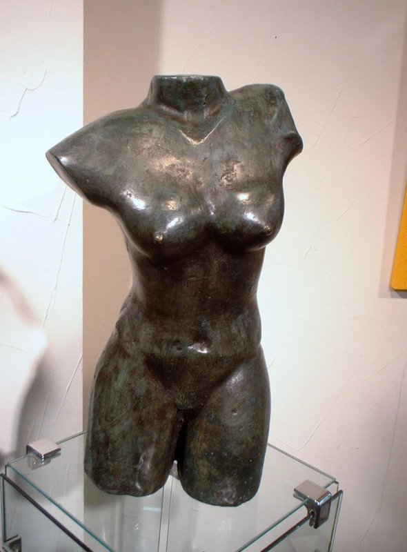 Weiblicher Torso aus Guss